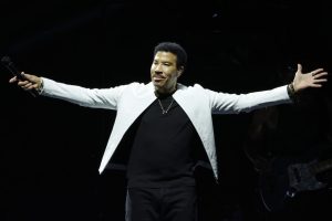 Black Music Legends Near 80 and Over Who Are Still Thriving!